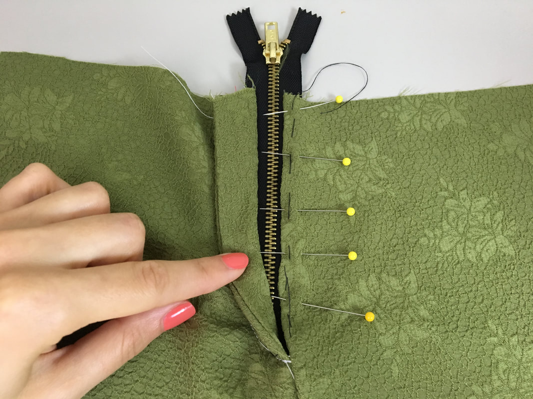 How to Sew a Zipper in a Dress: 12 Steps (with Pictures) - wikiHow